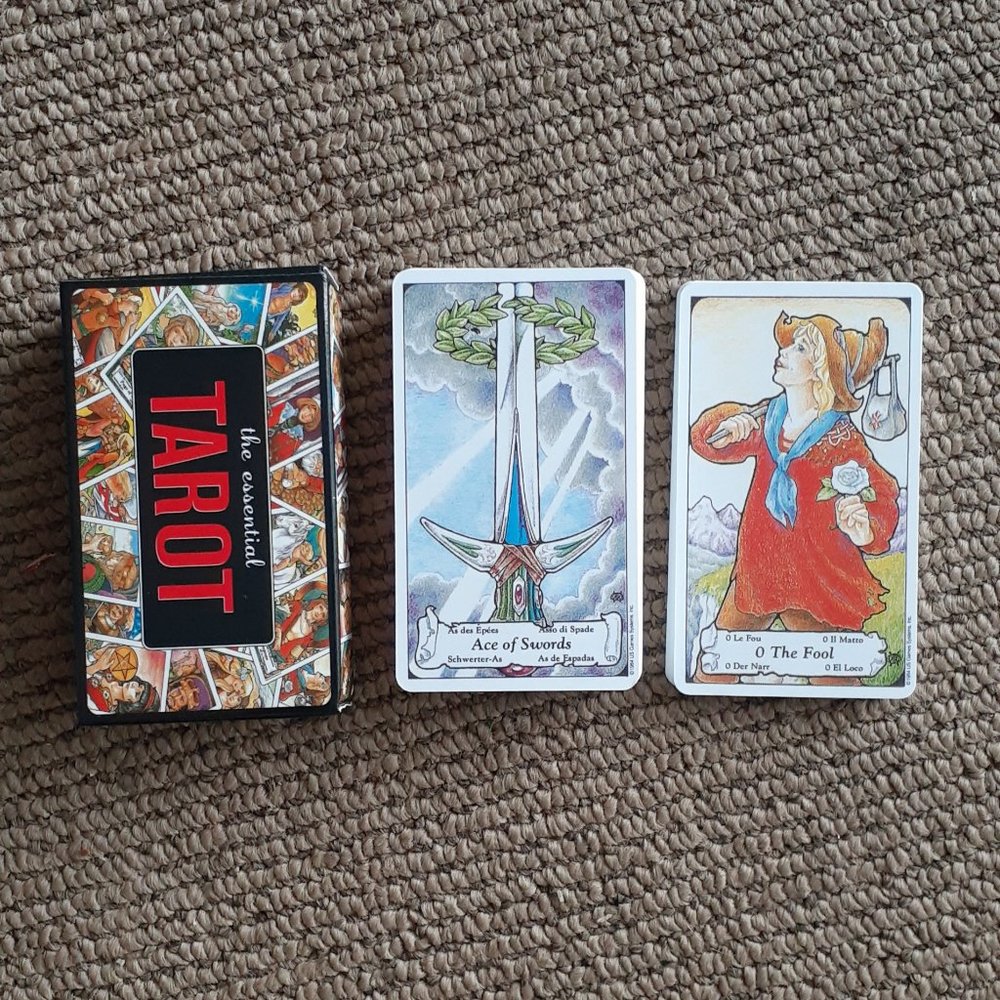 SOLD!!! The Essential Tarot A 78 Card-Deck - Picture 1 of 9